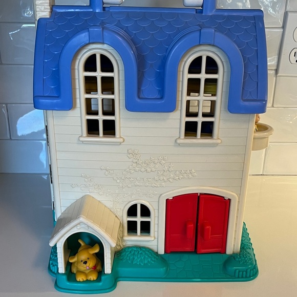 Fisher-Price LIttle People Dollhouse with people and accessories, 1996-97 model - Picture 3 of 15